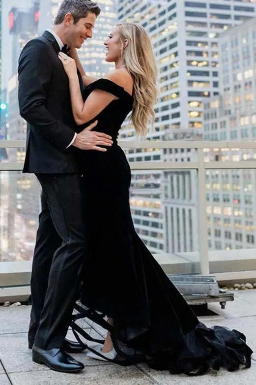 Chic Off the Shoulder Short Sleeves V Neck Long Black Prom Dresses With Split CA454