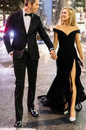 Chic Off the Shoulder Short Sleeves V Neck Long Black Prom Dresses With Split CA454