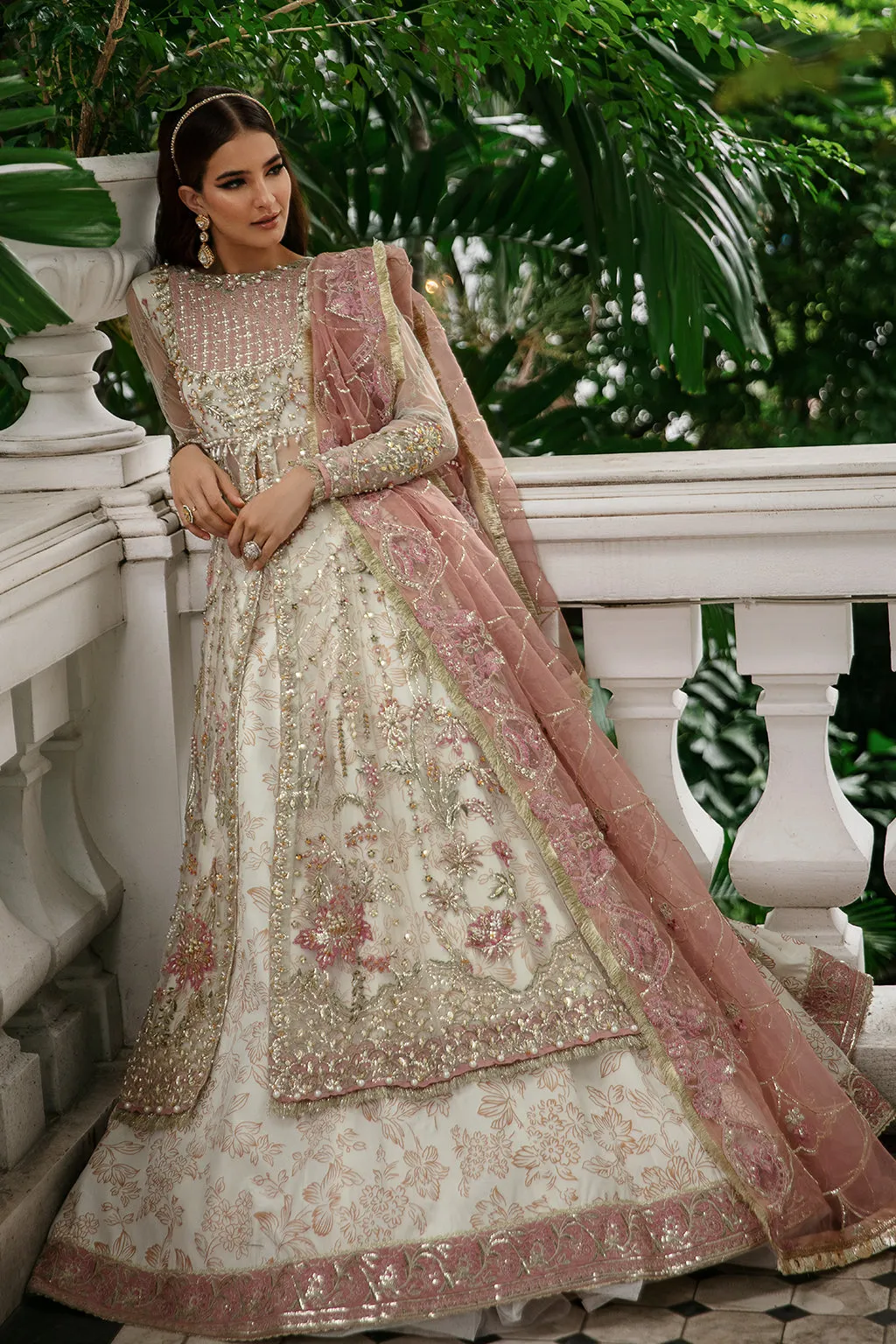 Elegant Off White Embroidered Pakistani Wedding Dress Gown Pishwas