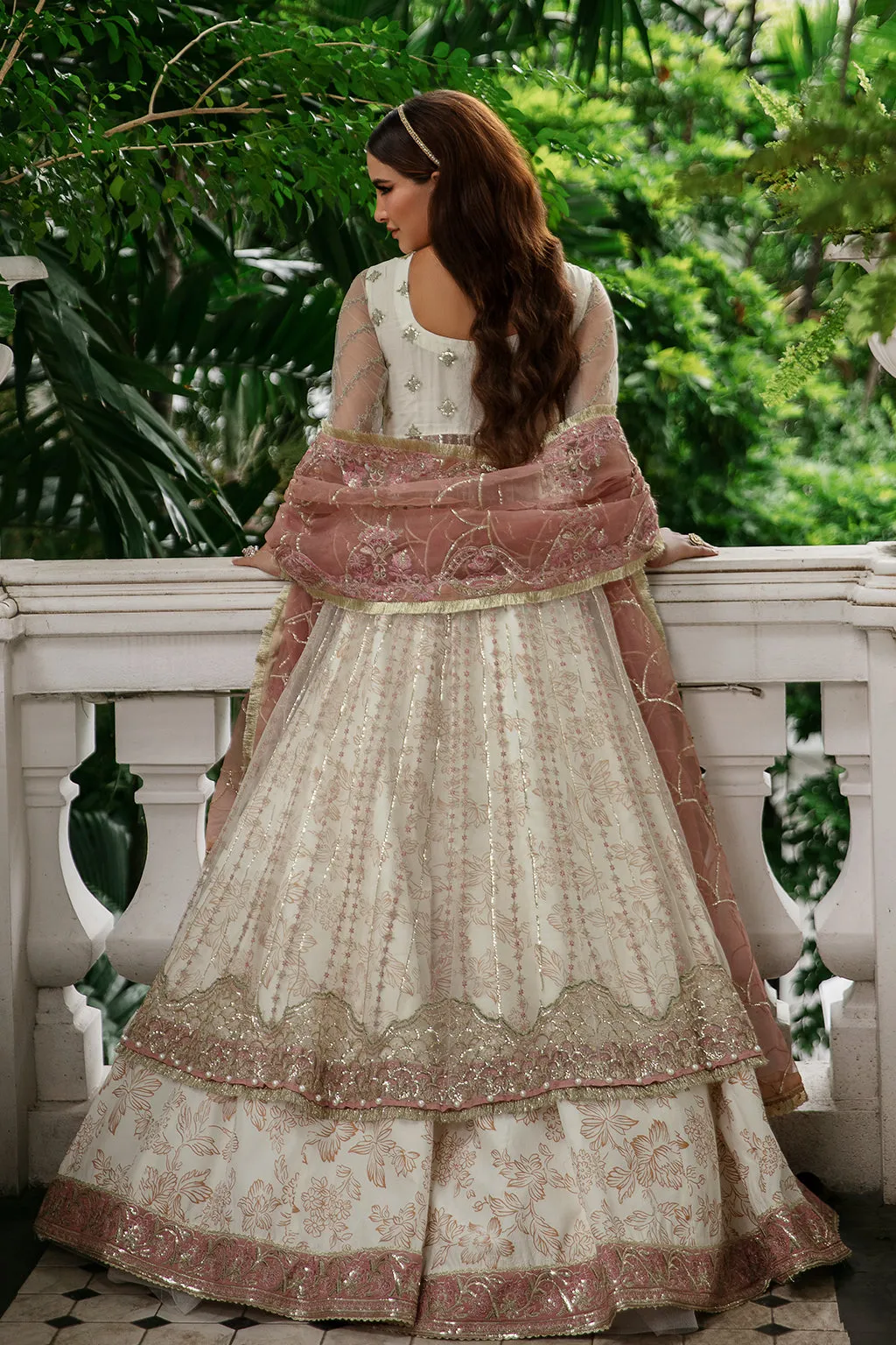 Elegant Off White Embroidered Pakistani Wedding Dress Gown Pishwas