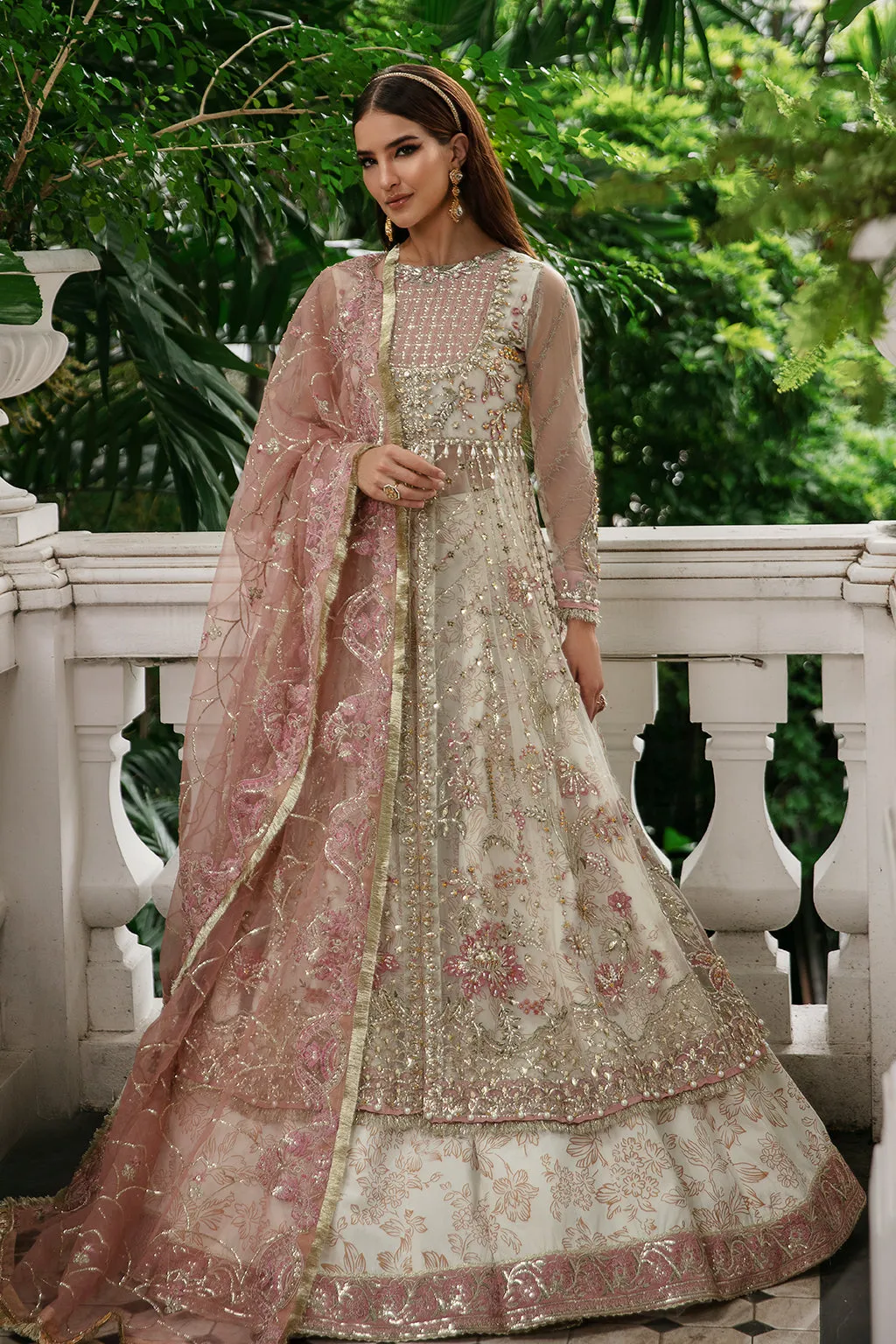 Elegant Off White Embroidered Pakistani Wedding Dress Gown Pishwas