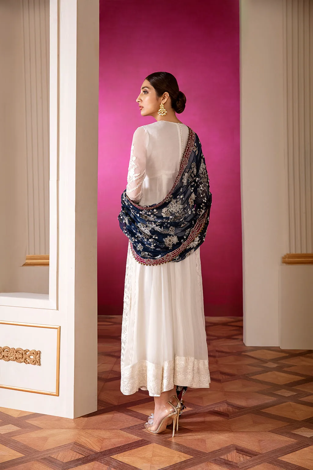 Heavily Embellished Floral White Pakistani Salwar Kameez Party Wear