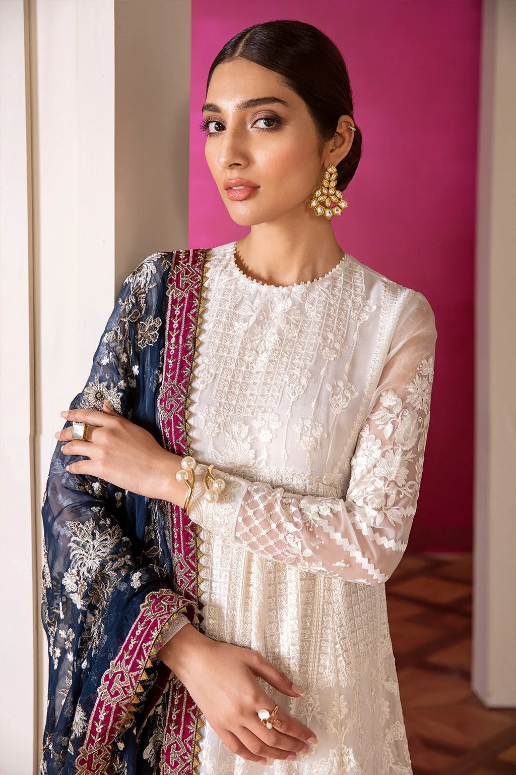 Heavily Embellished Floral White Pakistani Salwar Kameez Party Wear