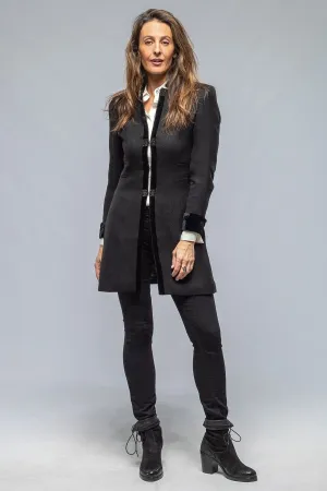 Medallion Short Coat In Black Jerez