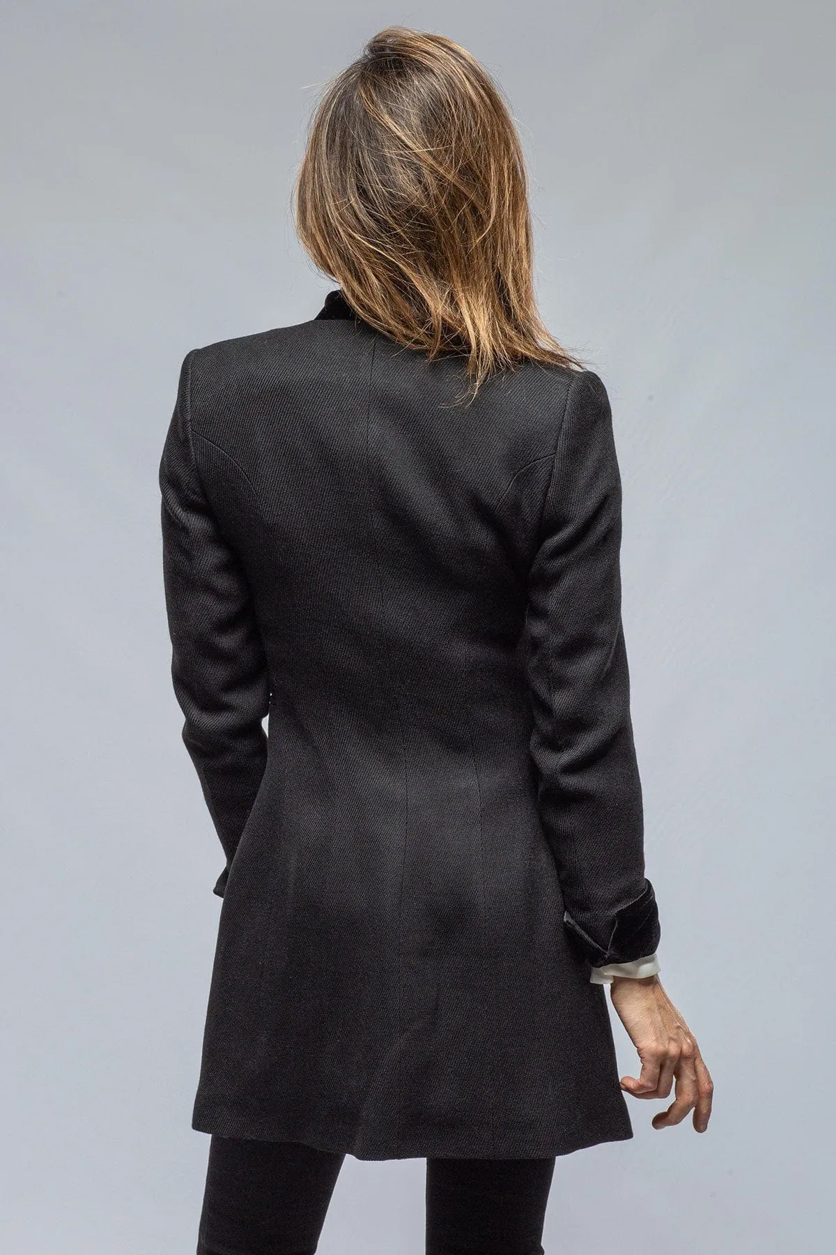 Medallion Short Coat In Black Jerez