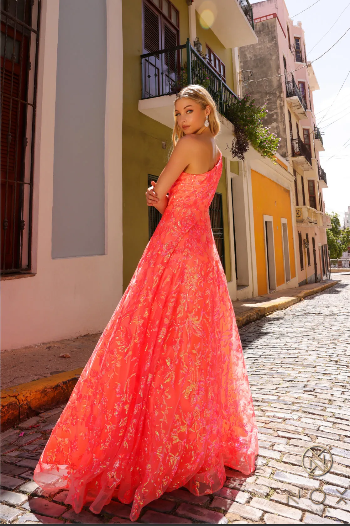 Nox Anabel Evening Gown R1305