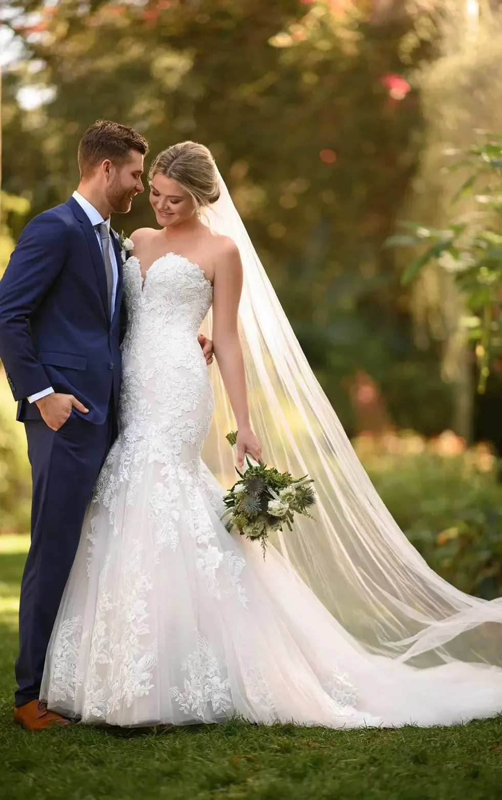 Wedding Guest Dresses: Wedding Dress Sweetheart Lace Appliques Bridal Gowns